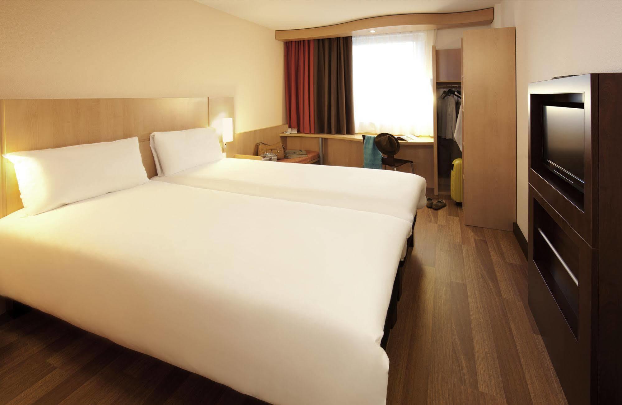 Hotel Ibis Centre 3*